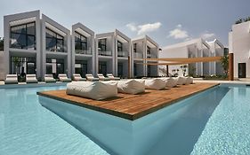 Cavo Vezal (Adults Only)